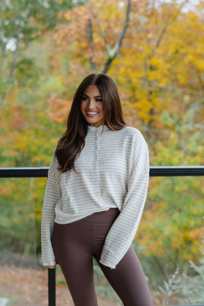 Kurzer gestreifter Cardigan – Creme