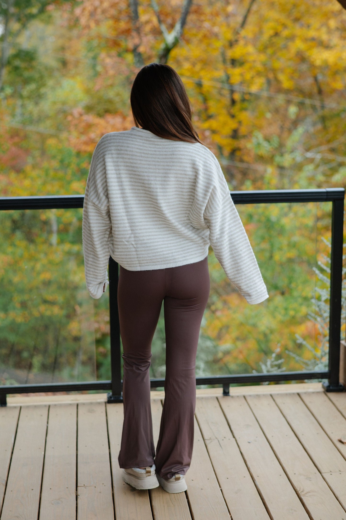 Kurzer gestreifter Cardigan – Creme